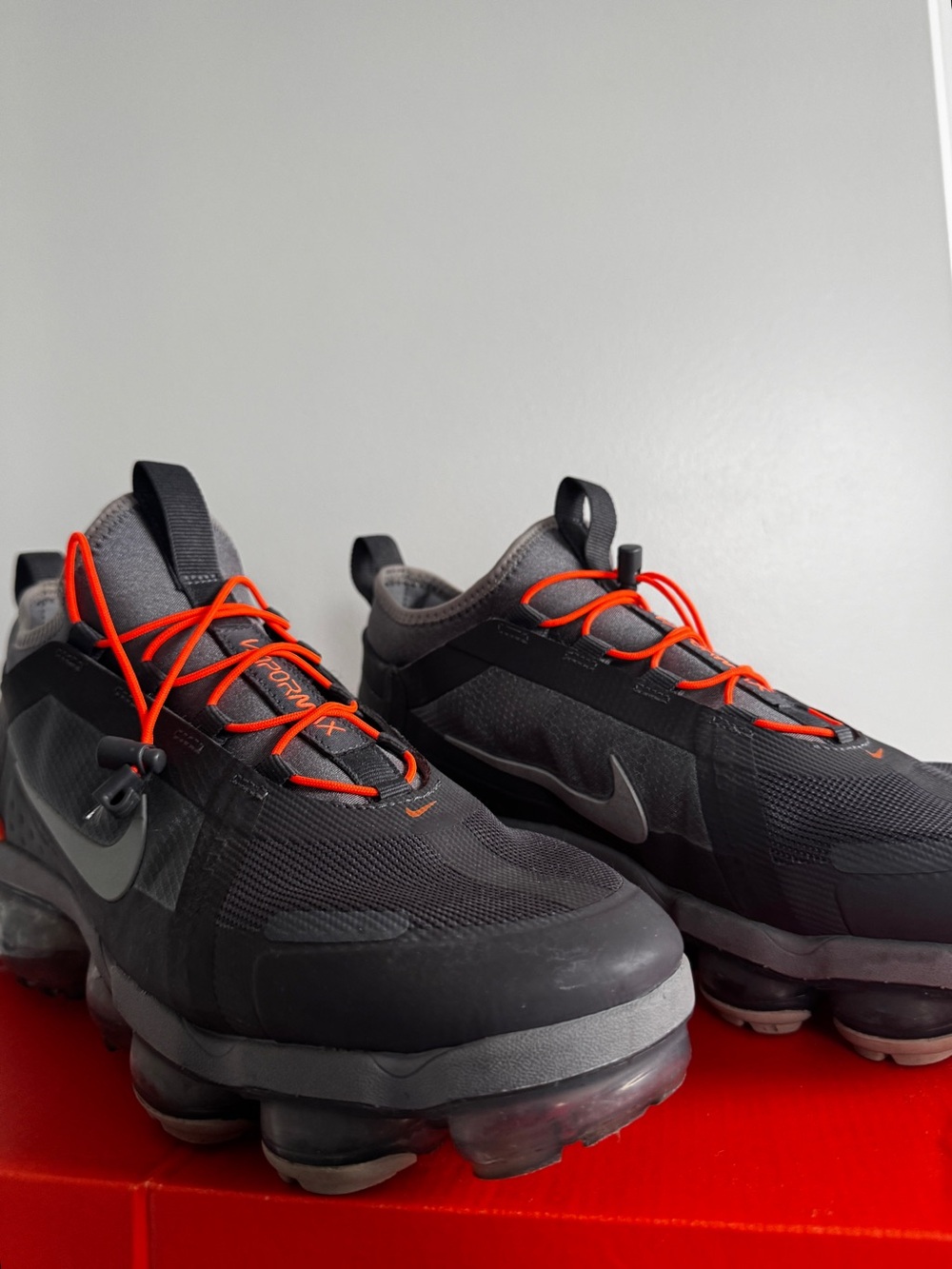 NWOT Men’s Nike Grey & Orange VaporMax Sneakers 8.5